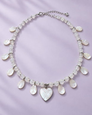 Colier choker la baza gatului din selenit si sidef cu pandativ inima