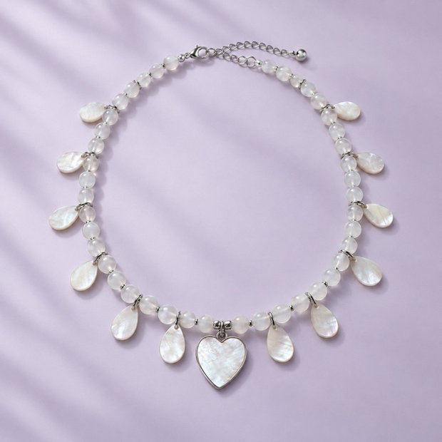 Colier choker la baza gatului din selenit si sidef cu pandativ inima