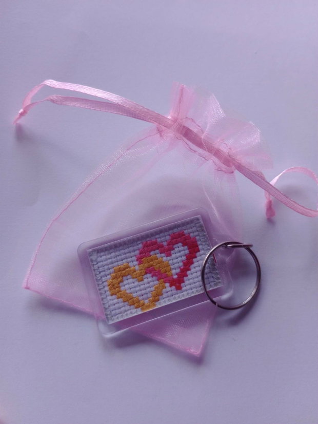 Mărturii handmade breloc brodat manual