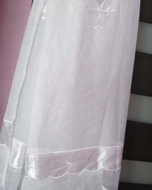 perdea alba cu broderie
