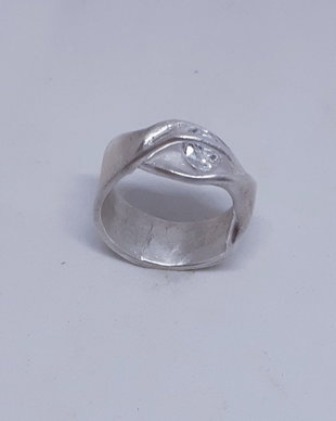Inel unicat din argint pur, cu design fluid si cristal Cubic Zirconia