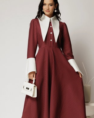 Rochie midi bordo cu buline mici si guler ascutit