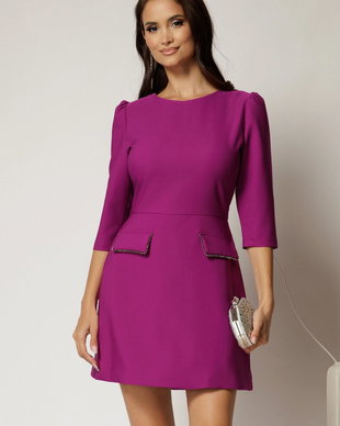Rochie scurta magenta cu clapete cu aplicatii si croi tip A