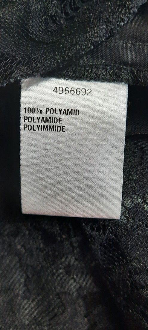 Rochie cu volane din dantelă