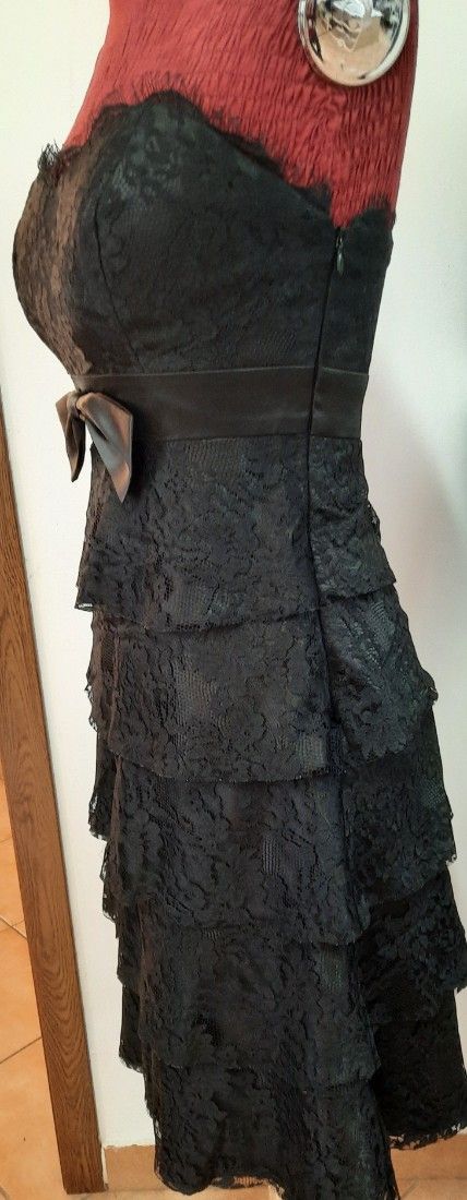 Rochie cu volane din dantelă