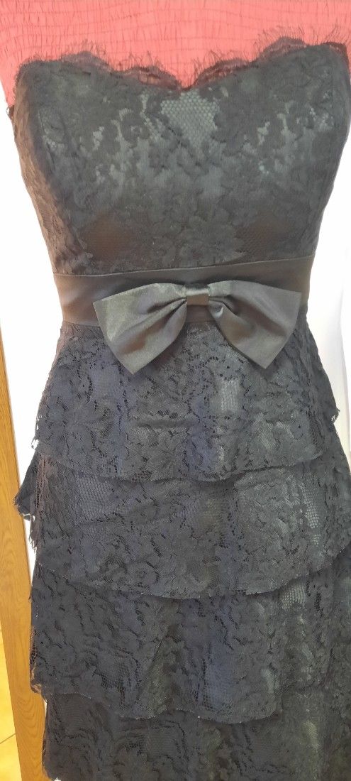 Rochie cu volane din dantelă