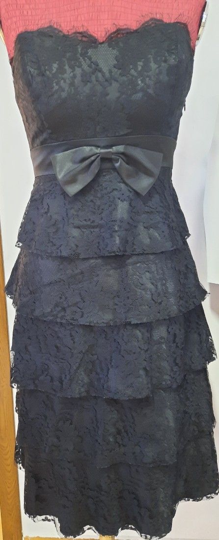 Rochie cu volane din dantelă