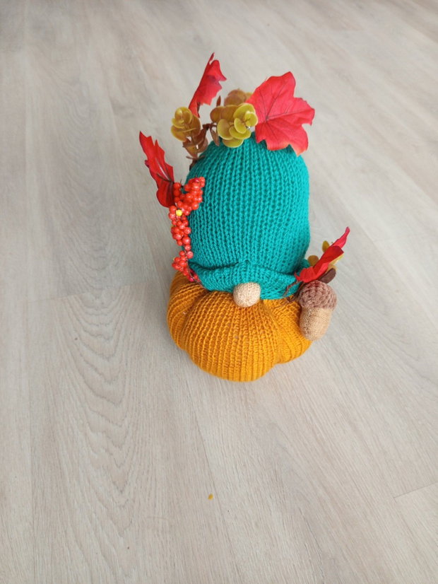 Decorațiune toamnă / Gnom dovleac tricotat manual nou cozy