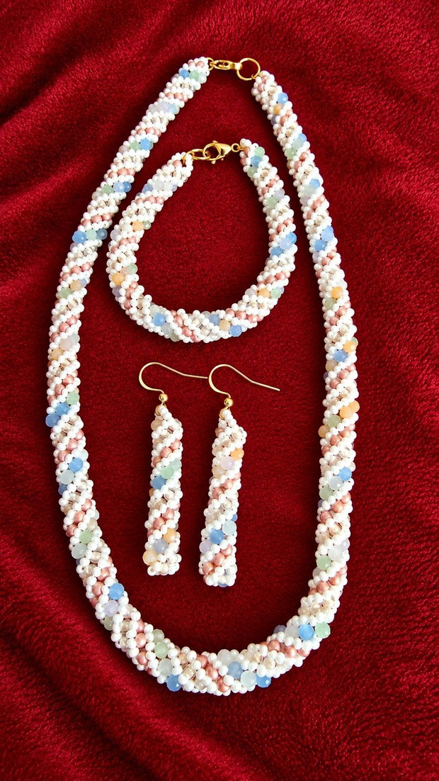 Set Pastel Spiral colier, brățară și cercei tubulari din mărgele