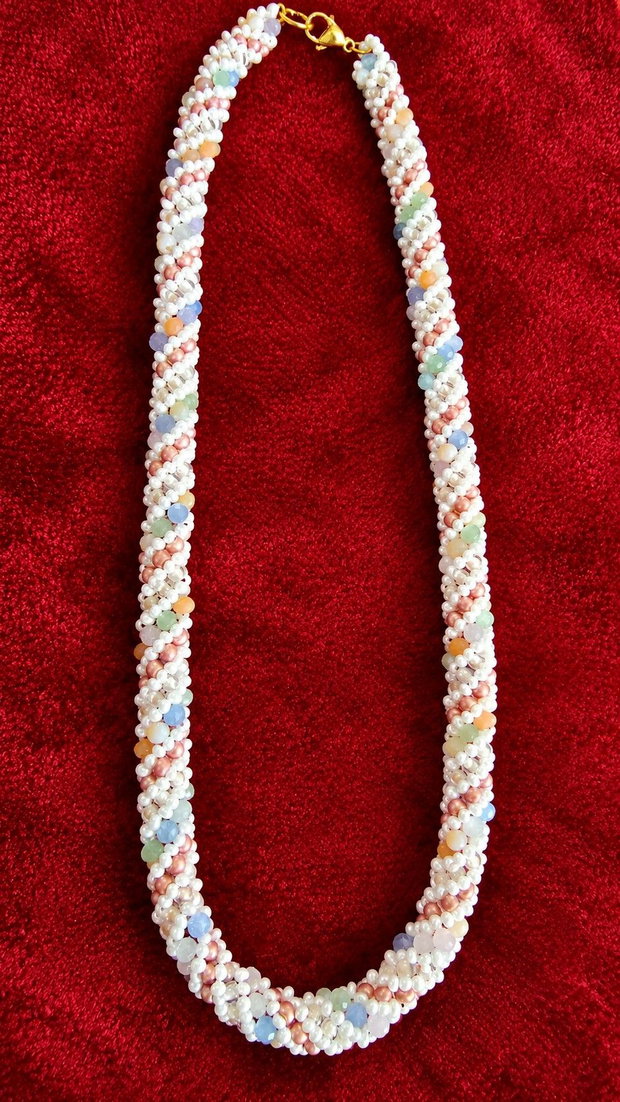 Set Pastel Spiral colier, brățară și cercei tubulari din mărgele