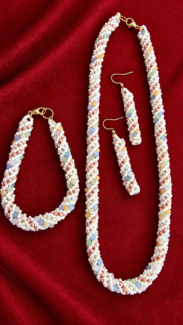 Set Pastel Spiral colier, brățară și cercei tubulari din mărgele