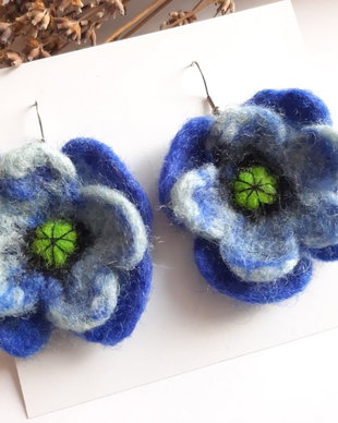 Cercei Maci Albaștri Împâsliți  Bijuterie Handmade din Lână Naturală