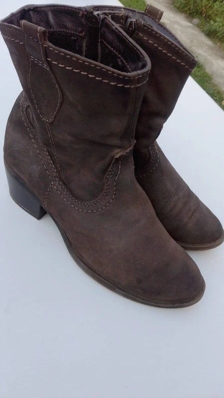 Botine cowboy piele intoarsa Tamaris - marimea 38 lungime brant 23,5 cm