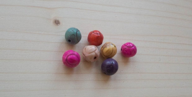Mărgele magnezit colorat