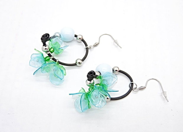 Cercei Lungi Statement cu Flori Bleu, Verde și Mărgele din Lemn Handmade Unicat (cod1473)