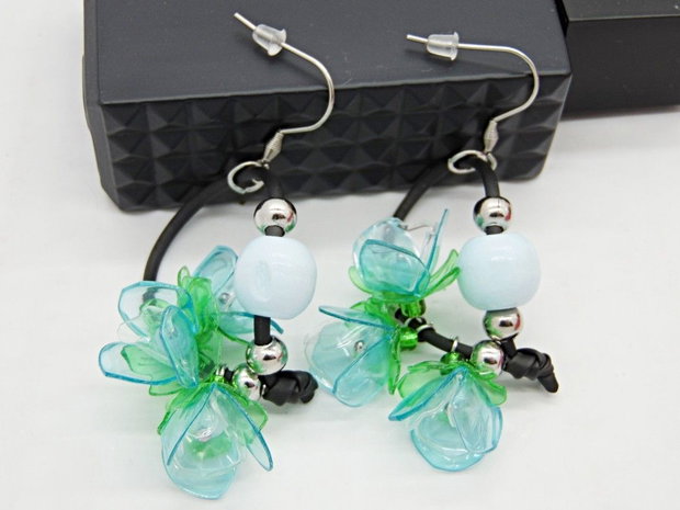 Cercei Lungi Statement cu Flori Bleu, Verde și Mărgele din Lemn Handmade Unicat (cod1473)