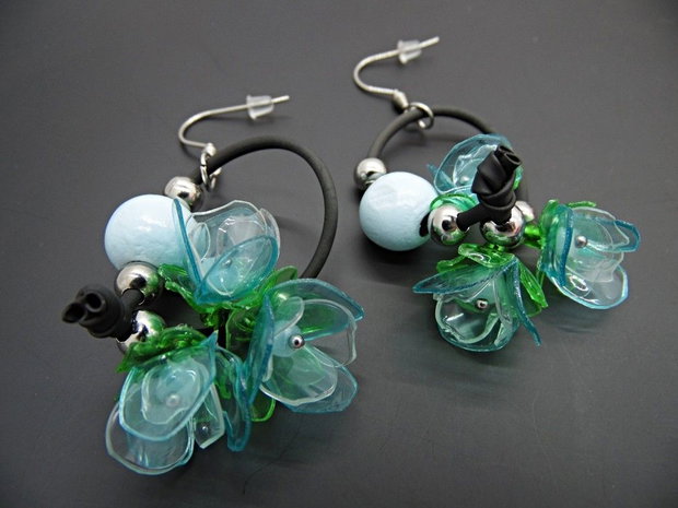 Cercei Lungi Statement cu Flori Bleu, Verde și Mărgele din Lemn Handmade Unicat (cod1473)