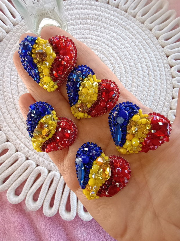 Broșă Inimă tricoloră
