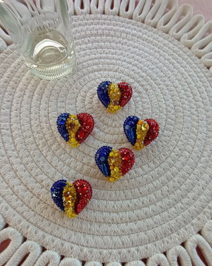 Broșă Inimă tricoloră