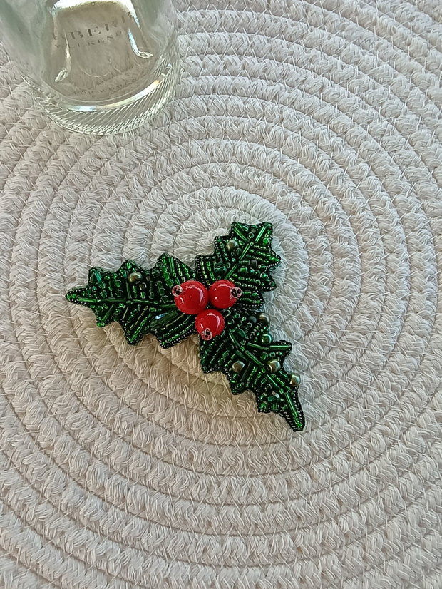 Broșă Crenguță de ilex