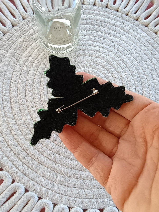Broșă Crenguță de ilex