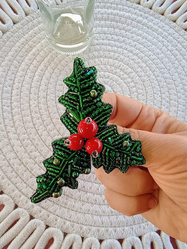 Broșă Crenguță de ilex