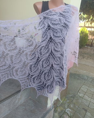 Sal triunghiular roz, tricotat manual din mohair cu matase