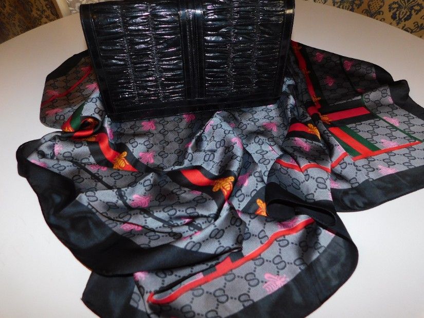 Poseta vintage piele sarpe lacuita, cadou esarfa mare noua,