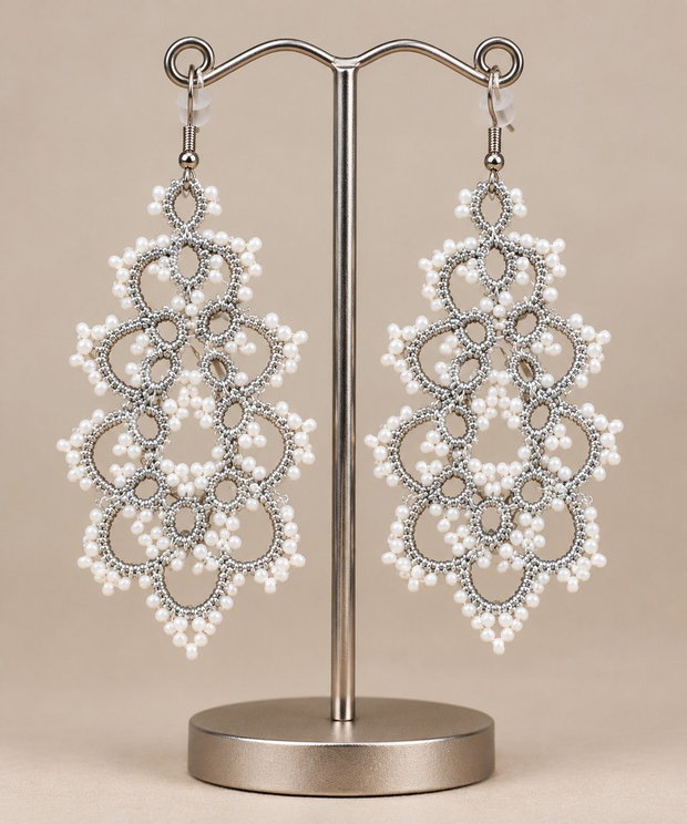 Cercei lungi din dantelă frivolite, argintii cu alb bijuterii handmade elegante