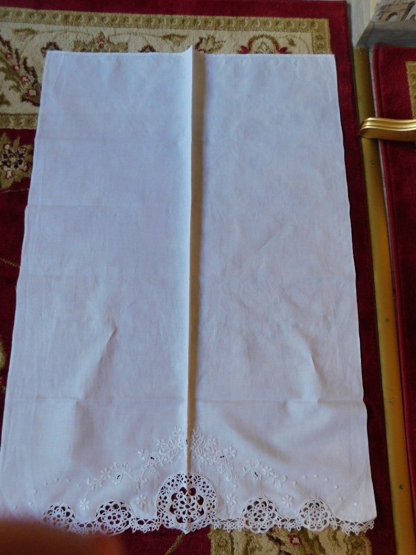 2 perdele vintage , bumbac alb, dantele lucrate manual la capete