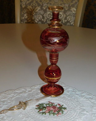 Recipient vintage esenta parfum,  cristal neted Bohemia, pictat,  superb