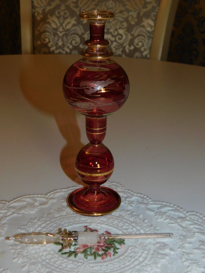 Recipient vintage esenta parfum, cristal neted Bohemia, pictat, superb