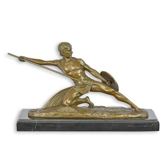 Razboinic cu sulita-statueta din bronz pe un soclu marmura