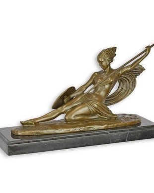 Amazoana razboinica-statueta din bronz cu un soclu marmura
