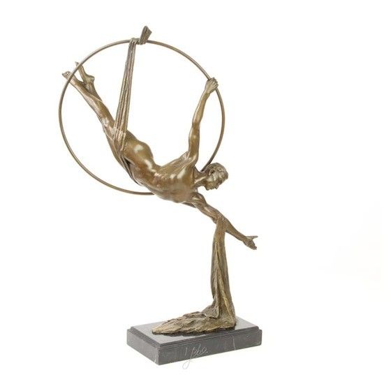 Dansator in cerc-statueta din bronz cu un soclu marmura