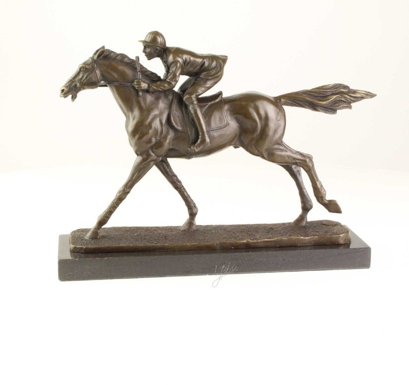 Calaret cu calul sau-statueta din bronz cu un soclu marmura