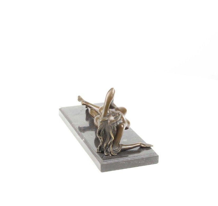 Nud intins-statueta din bronz cu un soclu din marmura