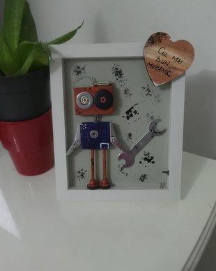 Cadoul perfect pentru EL există! Tablouri inedite cu roboței realizați manual