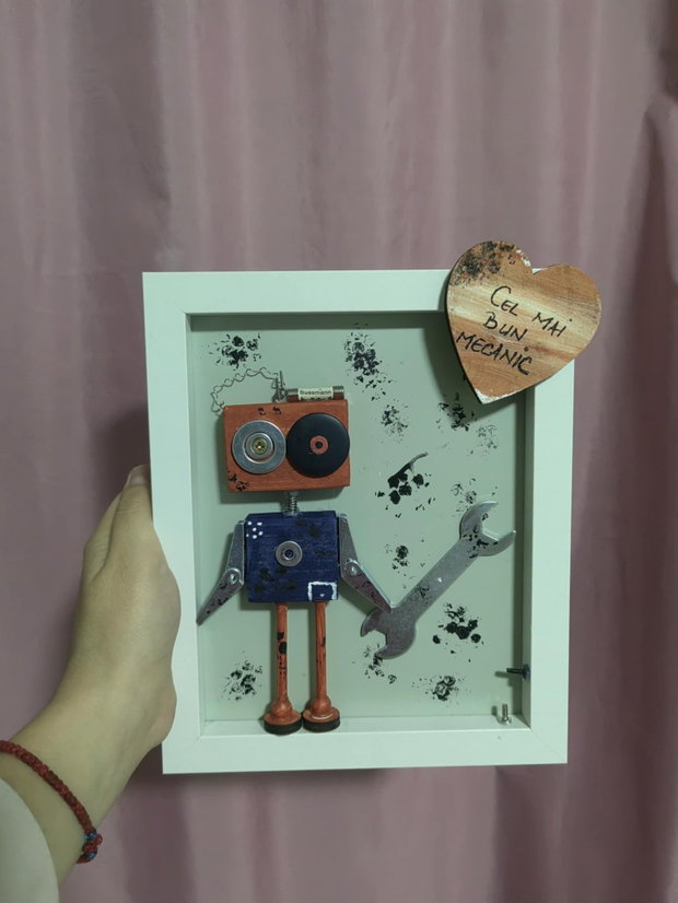 Cadoul perfect pentru EL există! Tablouri inedite cu roboței realizați manual