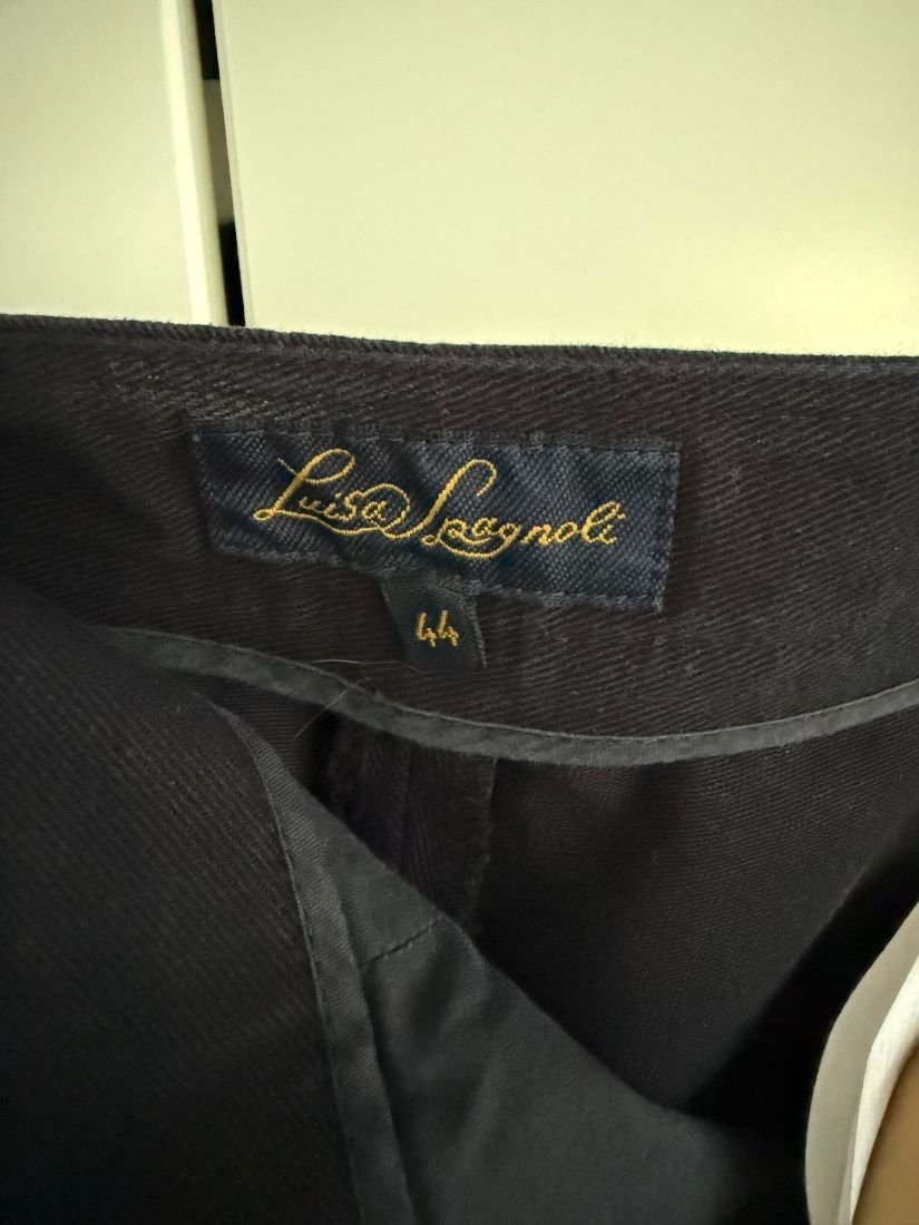 Pantaloni scruti