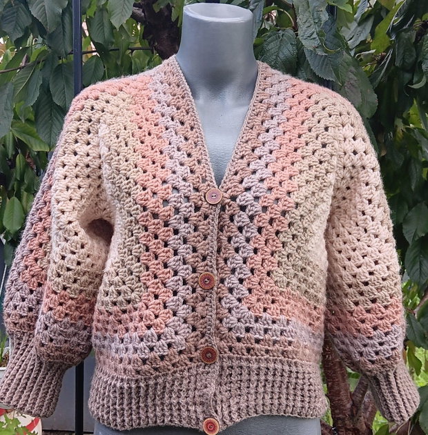 Cardigan croșetat cu mâneci 3/4