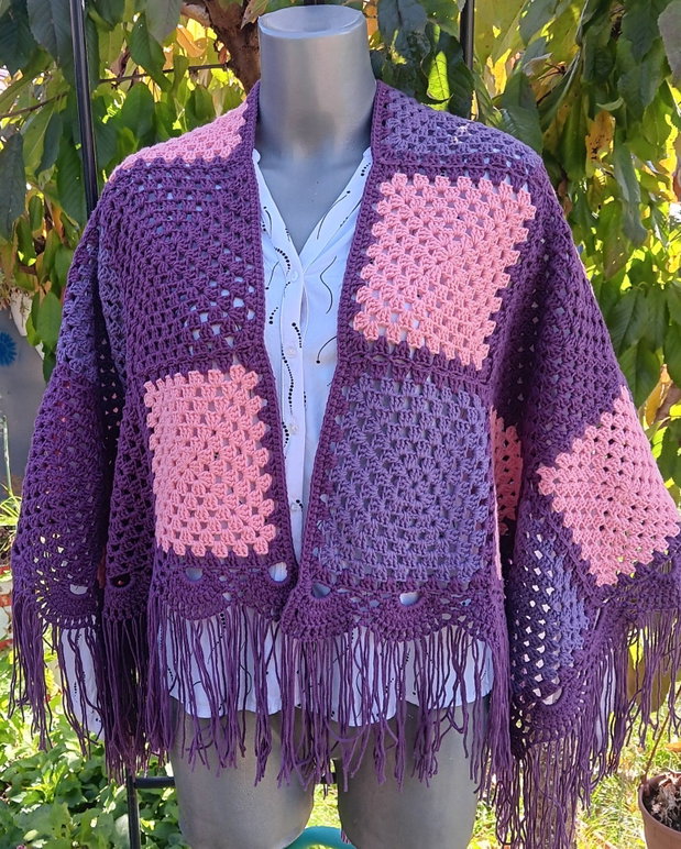 Șal/Poncho croșetat manual din pătrate bunică (granny squares)