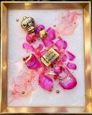 Douce Rêverie  tablou unicat din rășină epoxidică și fragmente de parfum