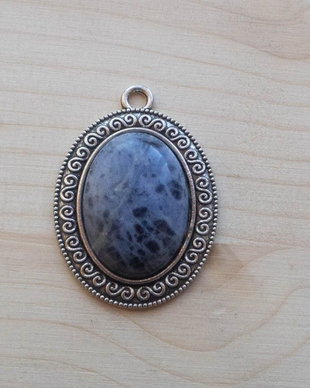 Pandantiv cabochon oval din sodalit