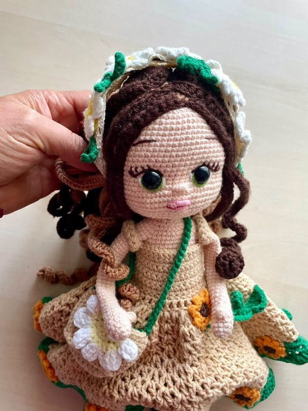 Amigurumi, fata cu coronita, jucarie crosetata