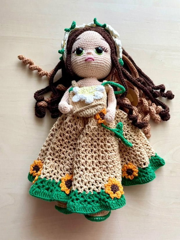 Amigurumi, fata cu coronita, jucarie crosetata