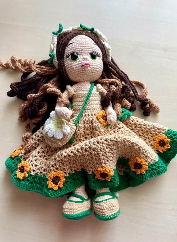 Amigurumi, fata cu coronita, jucarie crosetata