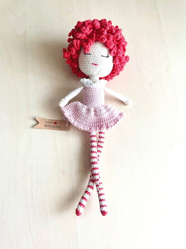 Amigurumi, balerina cu par rosu, jucarie crosetata
