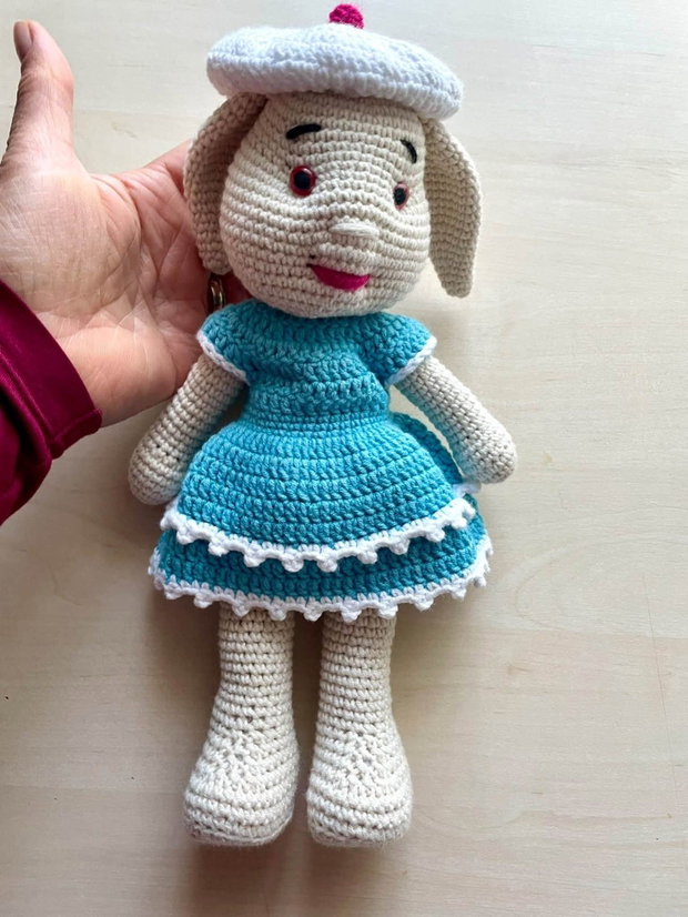 Amigurumi, iepuras cu basca, jucarie crosetata