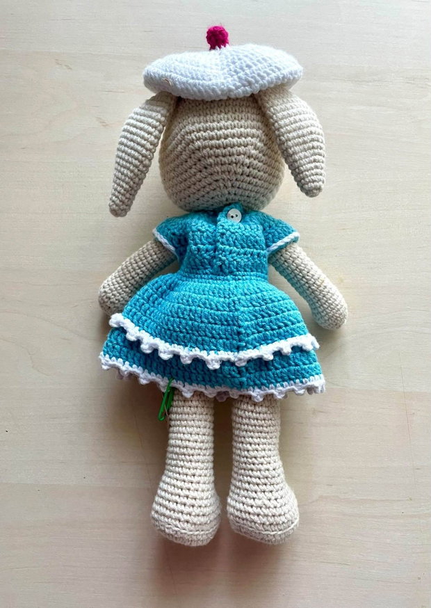 Amigurumi, iepuras cu basca, jucarie crosetata